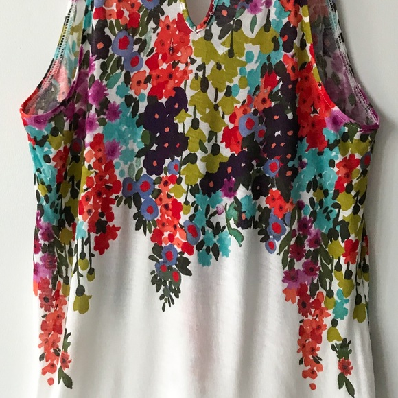 AE Painterly Dripping Floral V-Neck Top - Picture 7 of 12